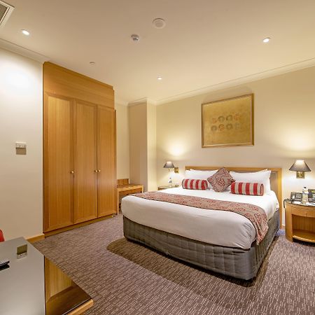 Duxton Hotel Perth Esterno foto A bedroom at the hotel