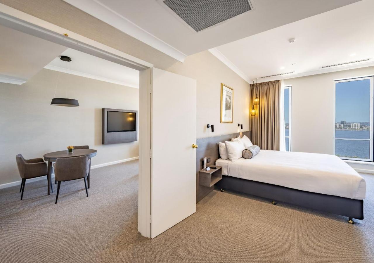Duxton Hotel Perth Esterno foto A suite at the hotel