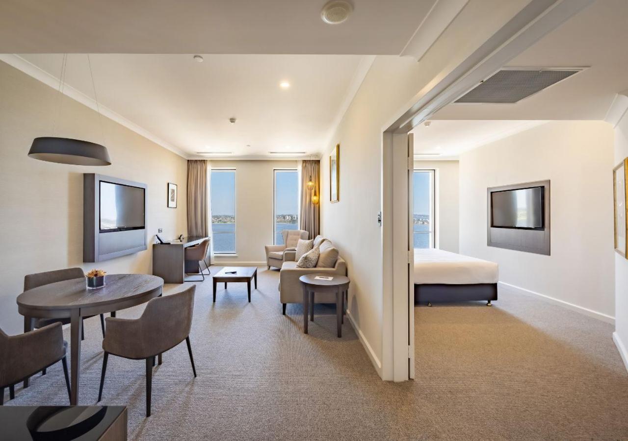 Duxton Hotel Perth Esterno foto A suite at the hotel