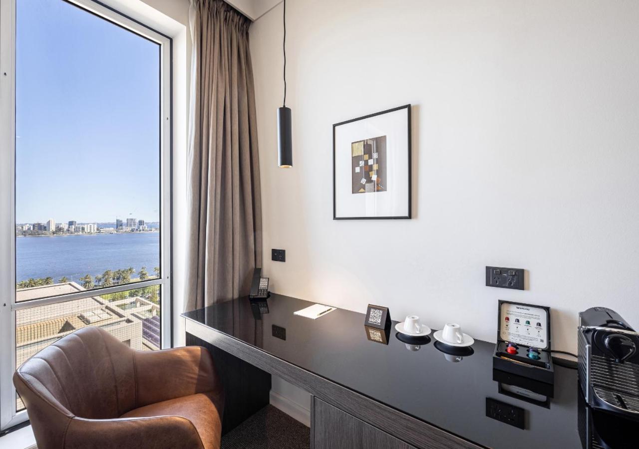 Duxton Hotel Perth Esterno foto A room at the hotel