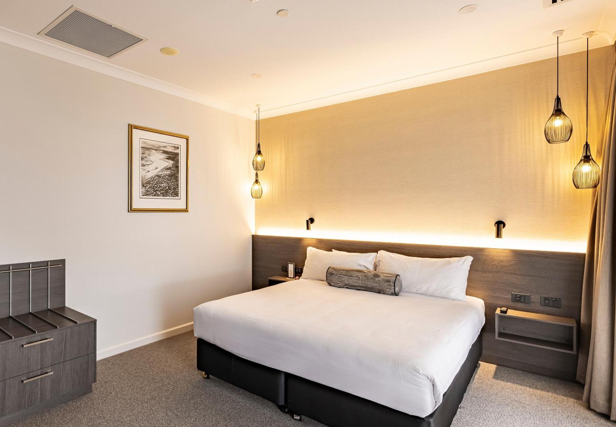 Duxton Hotel Perth Esterno foto A bedroom at the hotel